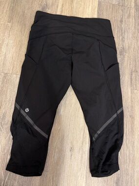 lululemon athletica Black Cropped Athletic Joggers size 6 lulu lemon leggings